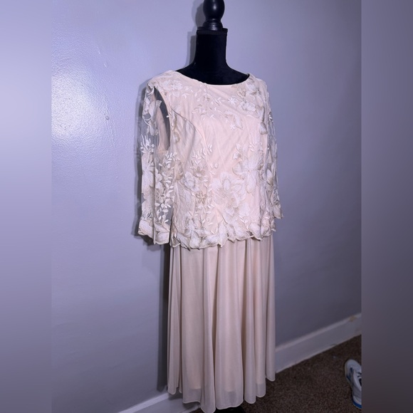 Alex Evenings Embroidered Midi Dress Sleeves Illusion Size 16 NWT - Picture 4 of 9